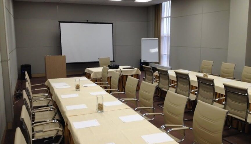 Малый конференц-зал
