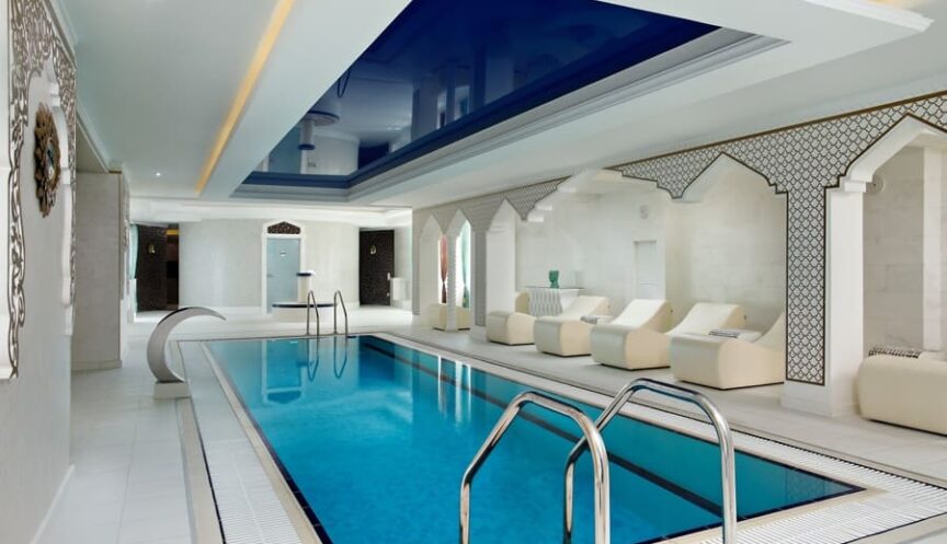 Бассейн с гидромассажем 10х2,7м